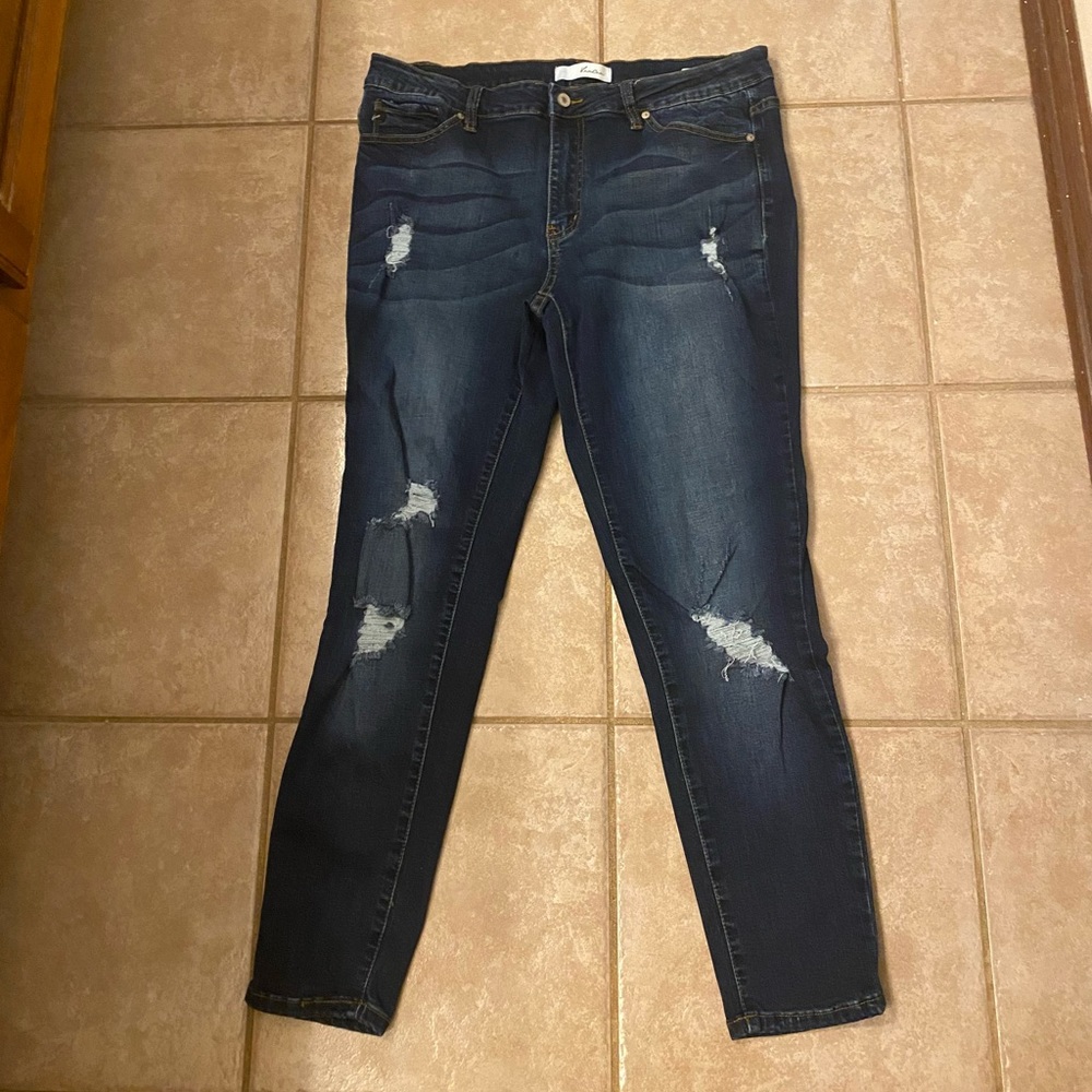 Distressed Kancan Jean